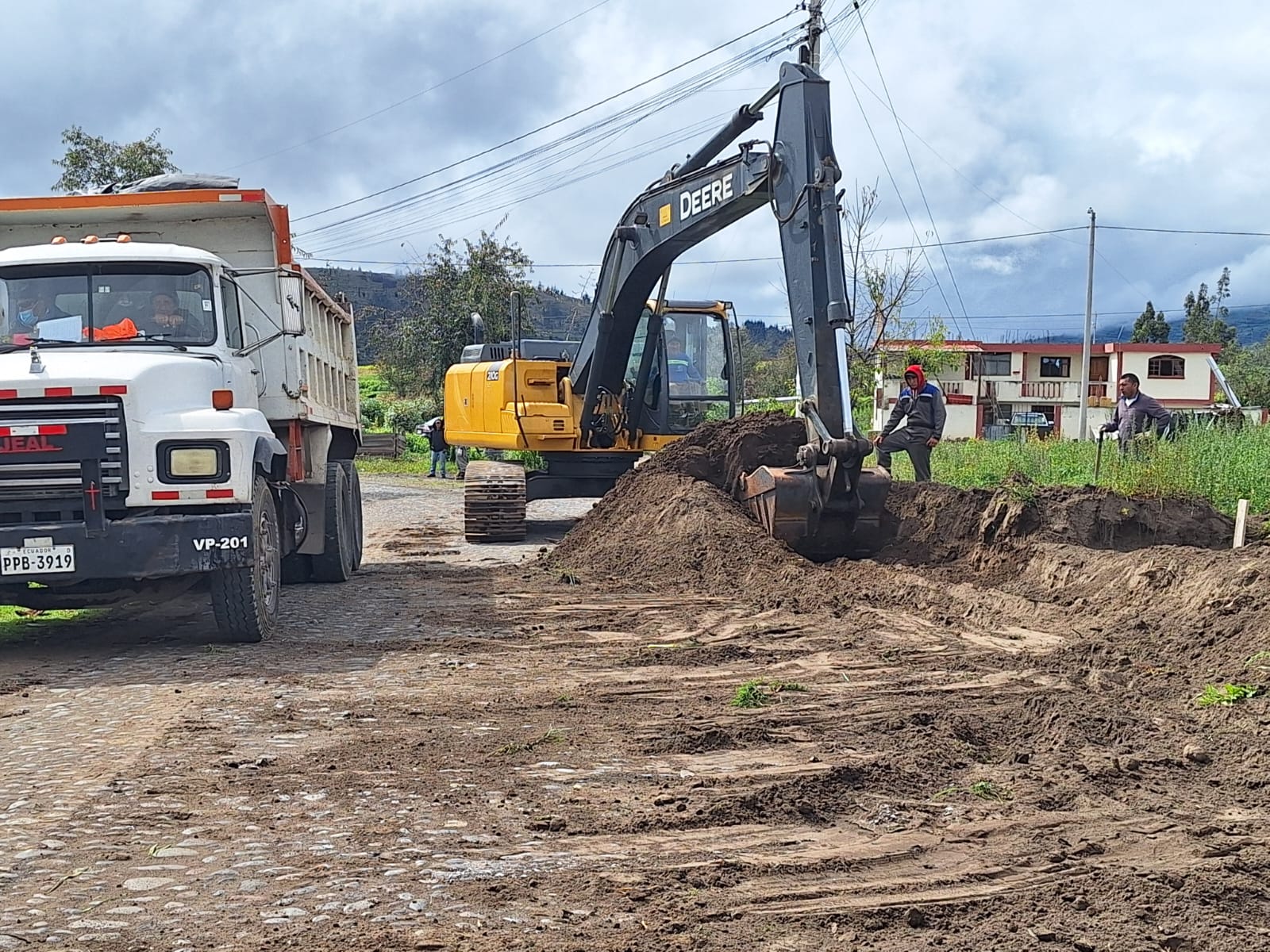 INICIAN TRABAJOS DE ASFALTO EN PICAIHUA: MEJORA DE INFRAESTRUCTURA VIAL PARA LA PARROQUIA